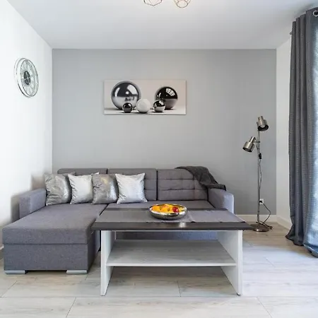 Old Town With Balcony Tartaczna 公寓 *